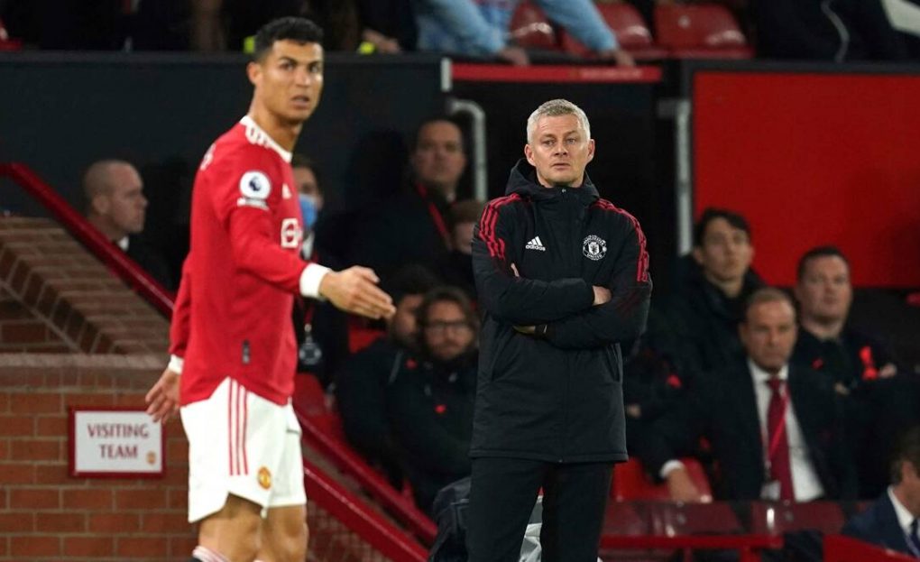 Ole Gunnar Solskjaer pokrivkáva do rozhodujúceho týždňa s obliehaným Manchestrom United
