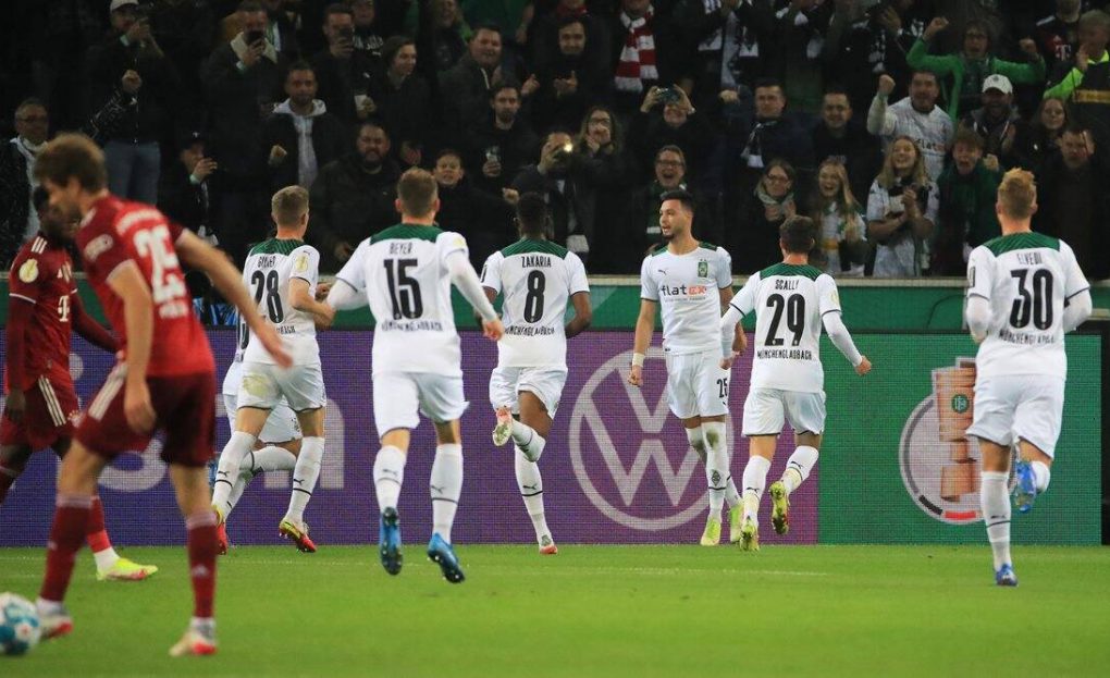 Sledovať: Bayern prehral svoju doteraz najťažšiu pohárovú prehru, 5:0 na ihrisku Gladbachu
