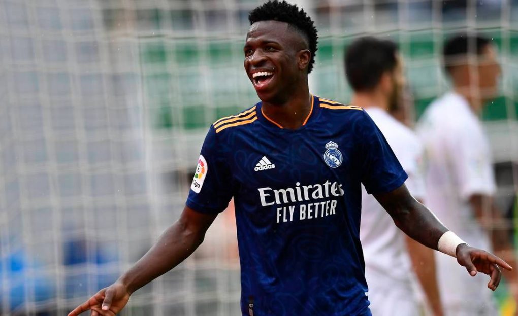 Sledujte: Dvojka Vinícius Junior vedie Madrid k výhre 2:1 na 10-člennom Elche
